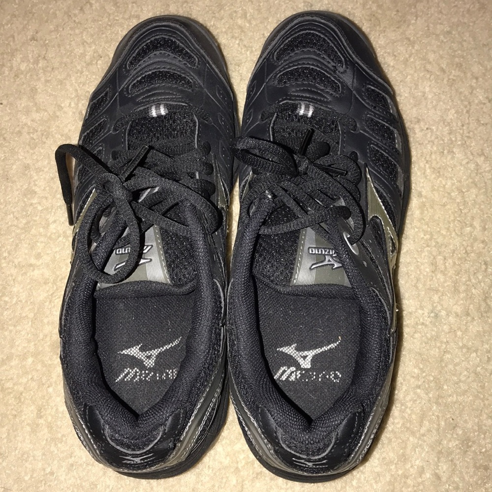Volleyball shoes